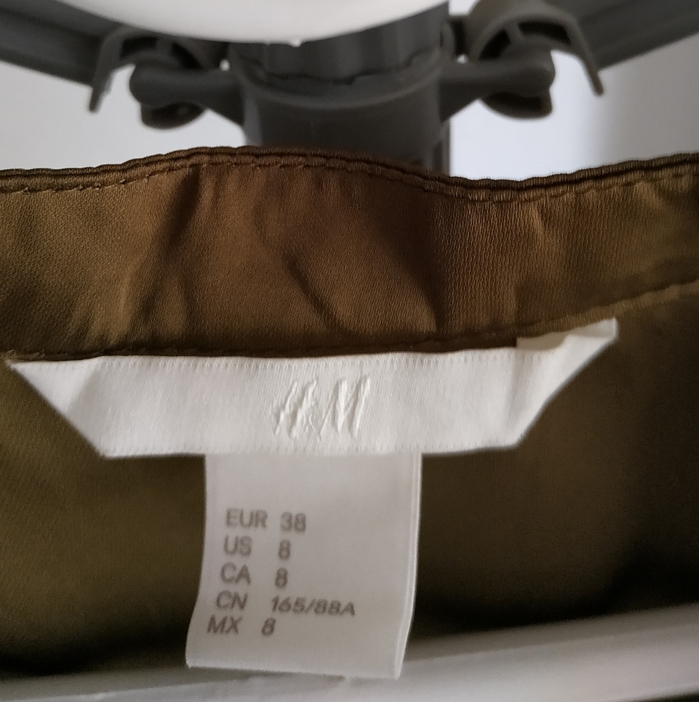 H&M Olive green sleeveless satin top - Picture 4 of 9